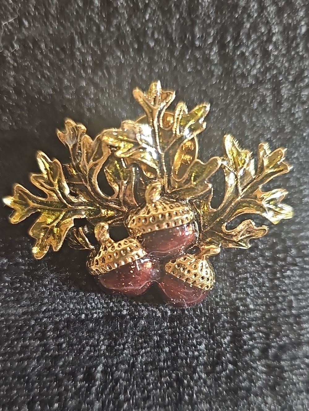 Avon Gold Tone Acorn Oak Leaf Brooch Fall Autumn Vintage